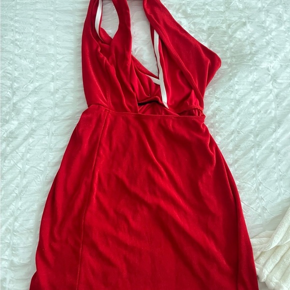 Elegant Red One-Shoulder Dress - Picture 3 of 4